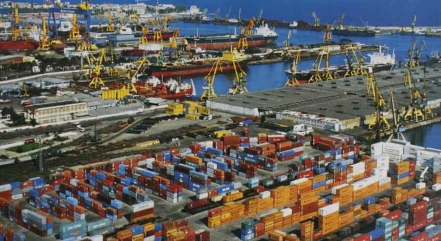 Traficul de mărfuri pe Dunăre este blocat spre Portul Constanța. Sunt peste 100 de barje imobilizate