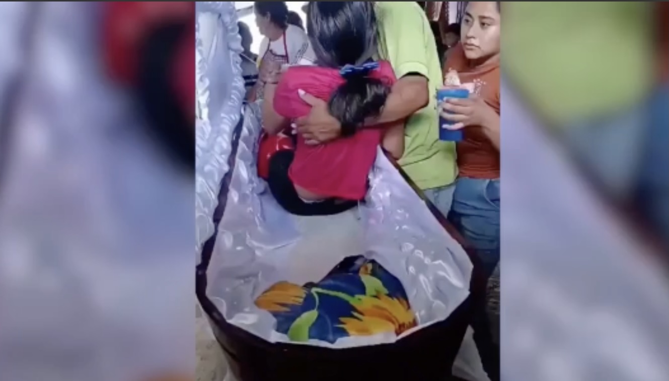 O adolescentă de 15 ani s-a trezit în sicriu în timpul priveghiului, după ce a fost declarată moartă