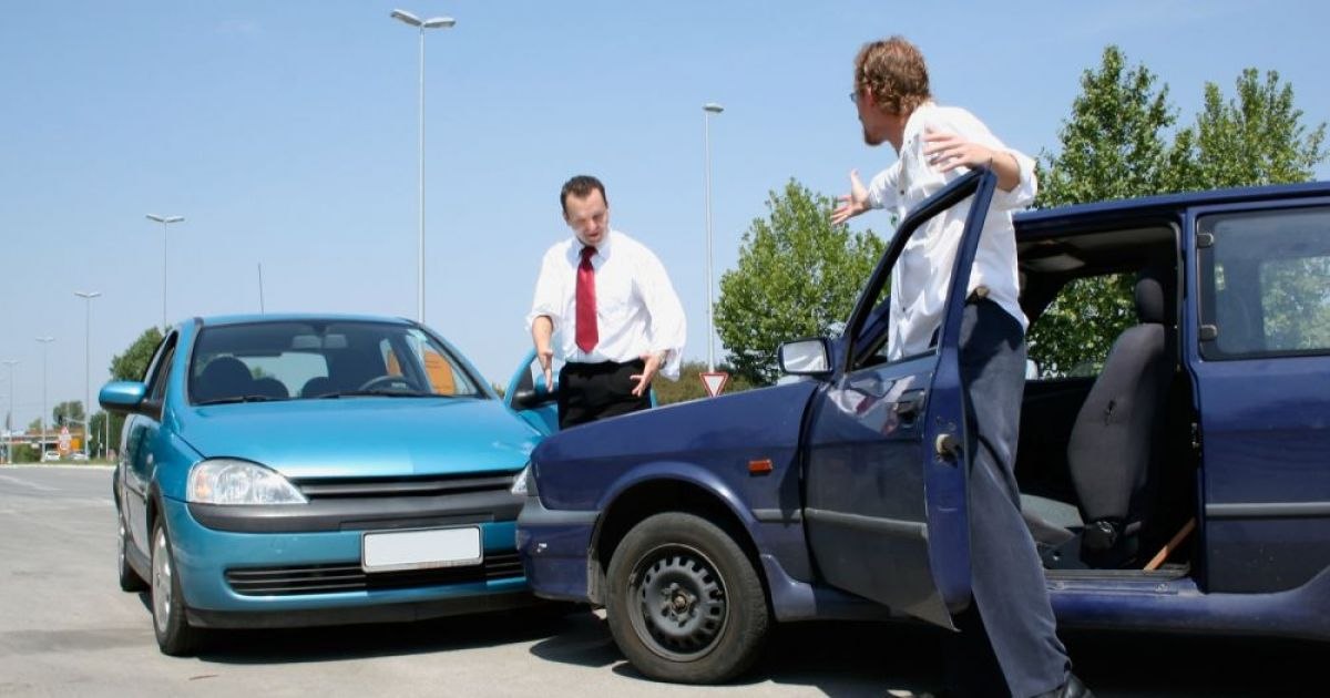 Când este obligatorie chemarea poliției după un accident auto: regulile constatării amiabile
