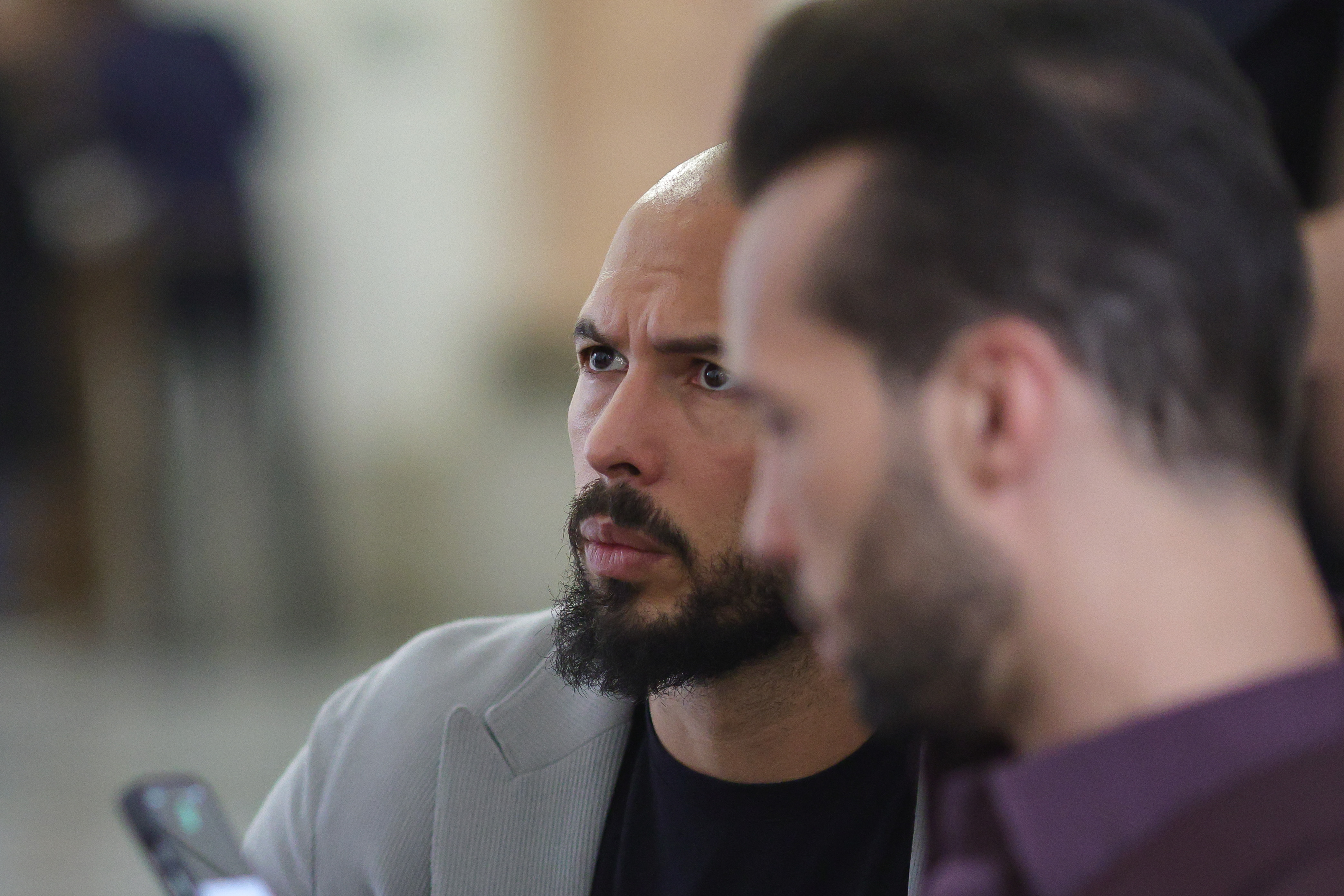 Frații Tate vor rămâne în detenție în SUA în timpul procesului de extrădare către Marea Britanie