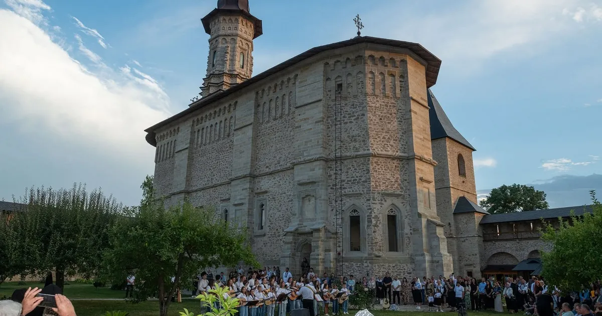 Misterul unei plăci de marmură de 2000 de ani descoperite în Mănăstirea Dragomirna