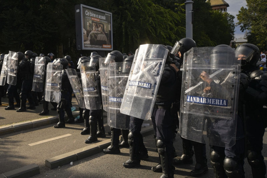 Decizii judecătorești după violențele de la protestul din Piața Victoriei: un bărbat arestat preventiv