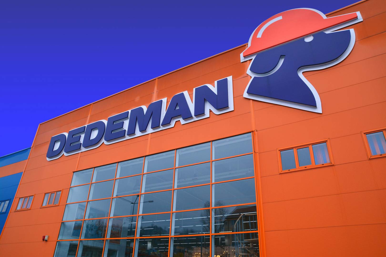 Magazinele Praktiker din Grecia sunt redenumite Dedeman. Se vor aduce produse fabricate în România