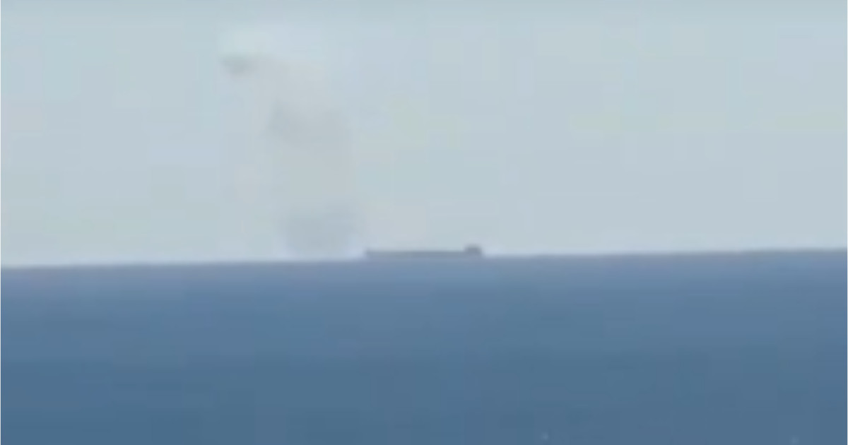 Alertă în Marea Neagră: Un petrolier care transportă substanțe chimice a luat foc lângă Sulina