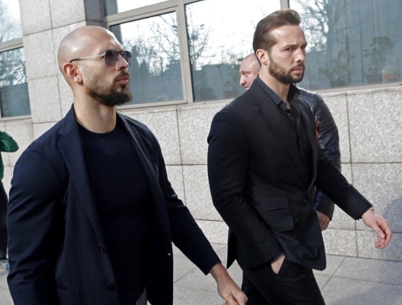Frații Tate vor rămâne în arest în Statele Unite în timp ce se confruntă cu cererea de extrădare din Marea Britanie
