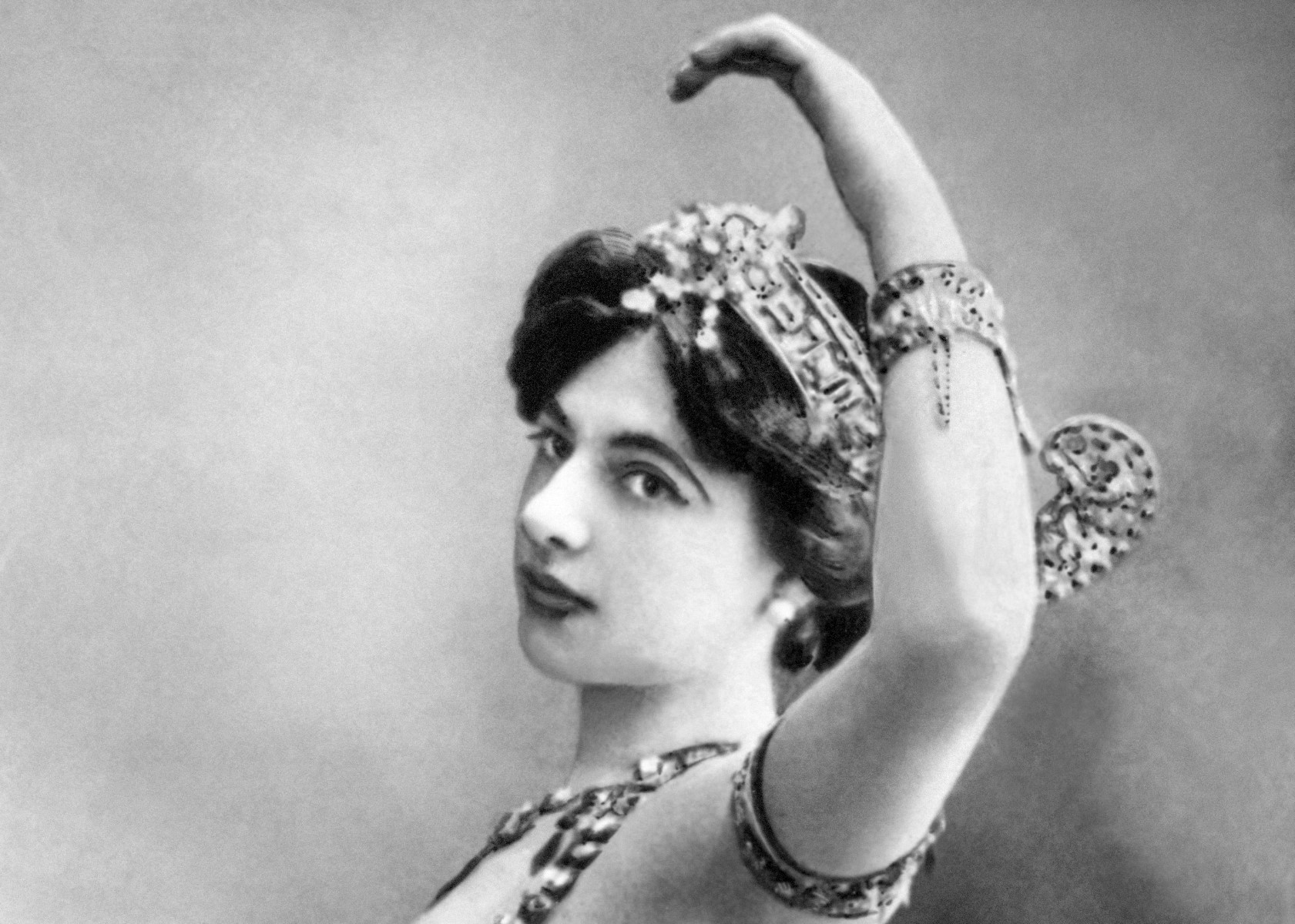 Povestea lui Mata Hari: de la celebrul dans la execuția pentru spionaj în timpul Primului Război Mondial