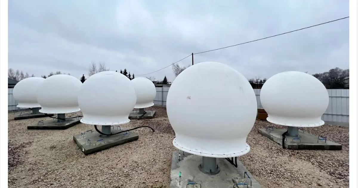 Doi tineri cu pașapoarte germane au fost arestați în Bulgaria după incendierea antenelor Starlink