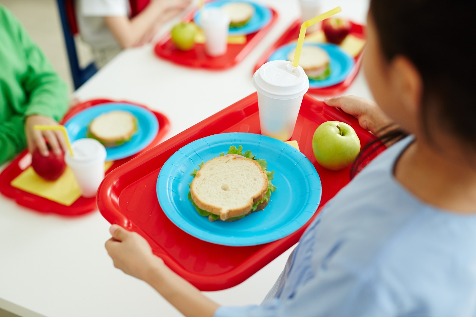 Firma unui fost viceprimar din Iași a obținut un contract de aproape 100.000 de lei fără autorizație de catering