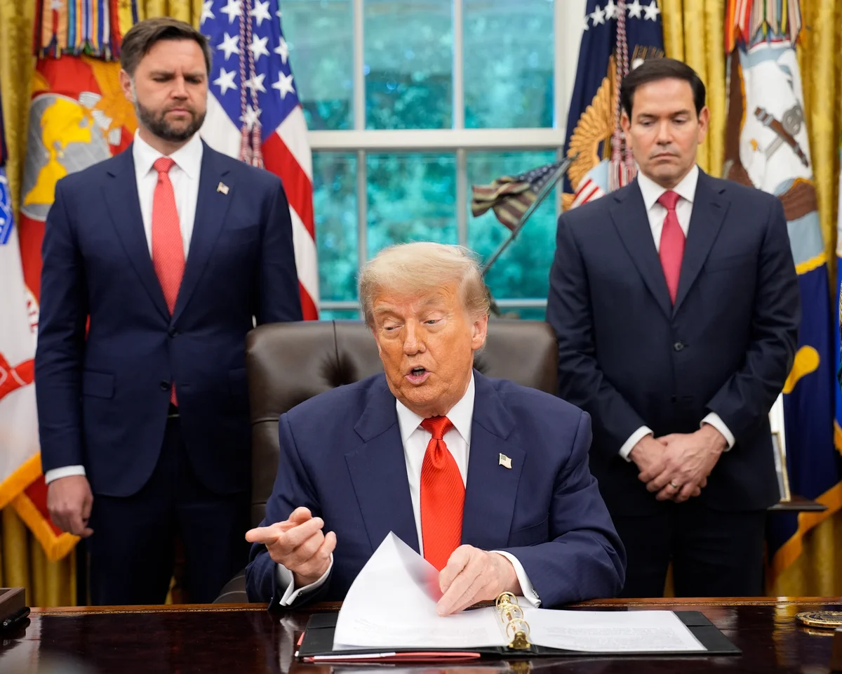Donald Trump amenință Uniunea Europeană cu tarife masive dacă se apropie de Canada
