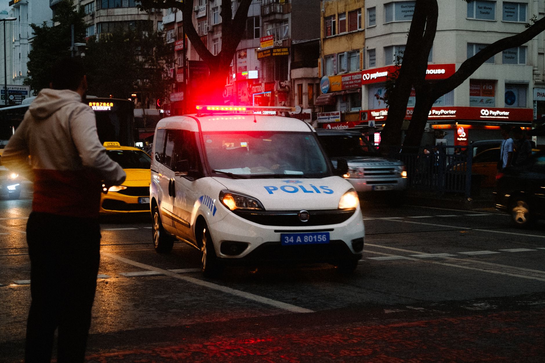 Un bărbat de 28 de ani a arestat preventiv după ce și-a bătut concubina și a ținut-o sechestrată cinci zile