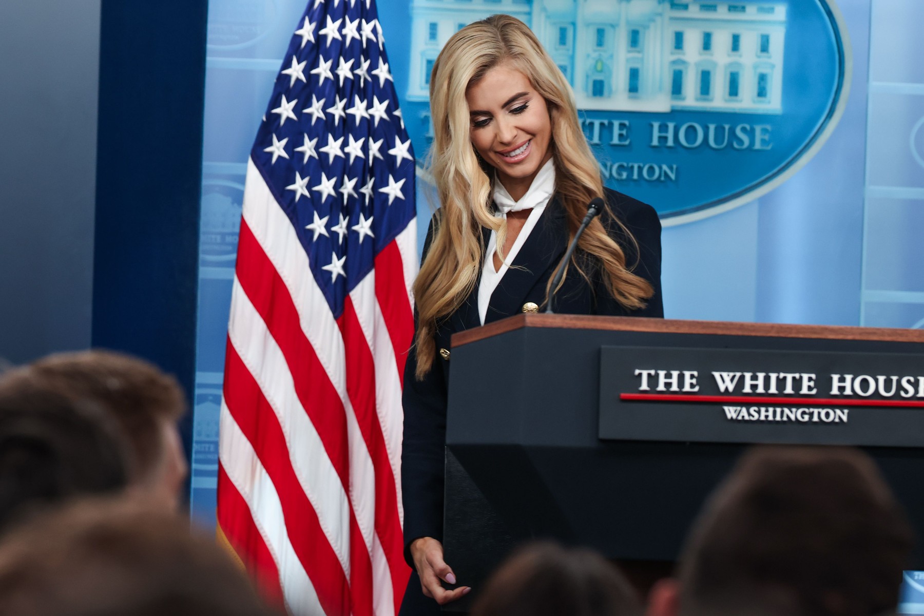 Donald Trump a concediat-o pe purtătoarea de cuvânt a Casei Albe, Katie Zacharia, după doar cinci zile