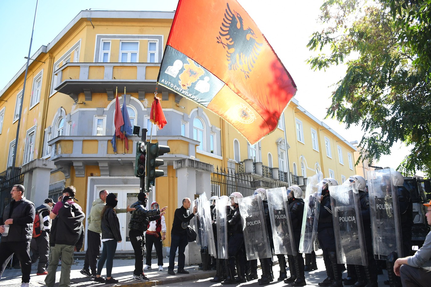 Proteste violente în Albania: Studenții cer demisia premierului Edi Rama