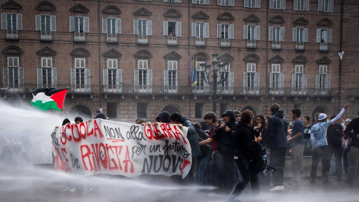 Tensiuni în Italia: ciocniri între studenți și poliție în Roma și Torino în contextul crizei economice
