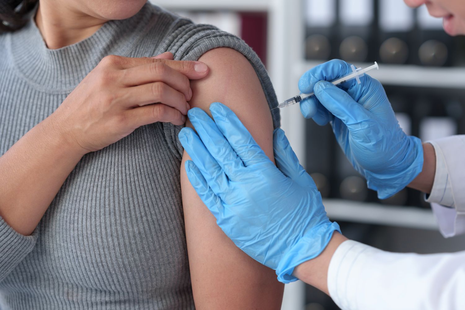 Vaccinul antigripal a dispărut din farmacii, în ciuda afirmațiilor Ministerului Sănătății despre stocuri