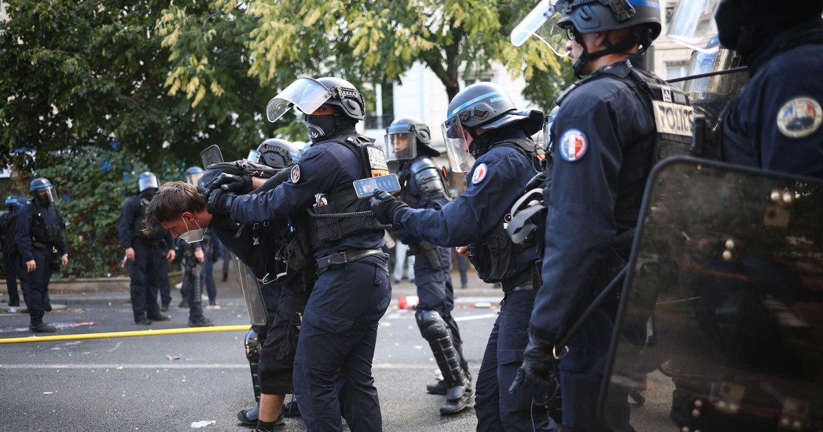 Tensiuni în Franța: Proteste masive, marșuri neautorizate și zeci de arestări în Paris