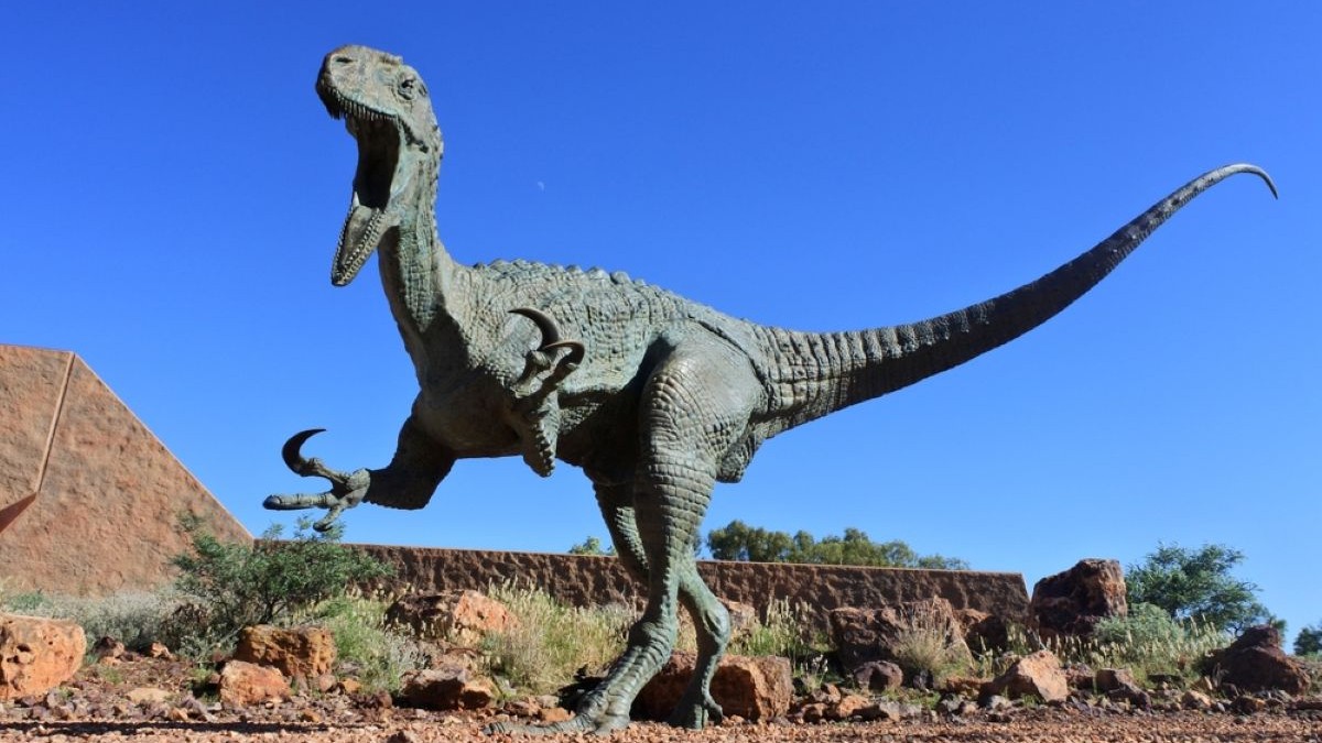 Evoluția dinozaurilor: de la micii reptile din Trias la giganții Cretacicului