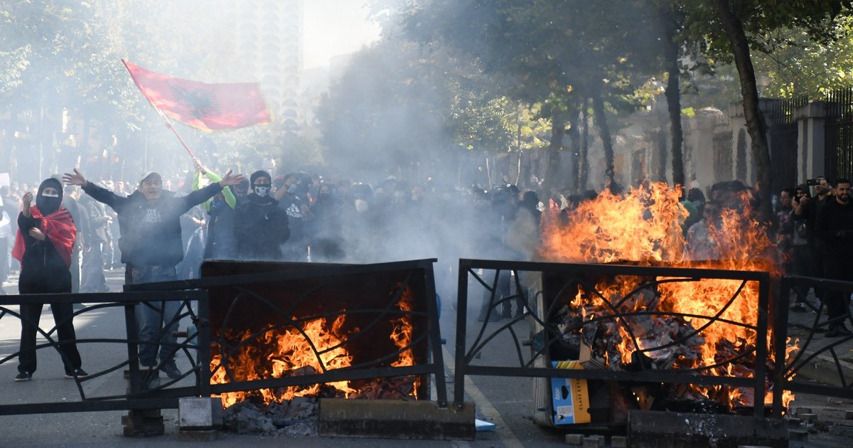 Proteste violente în Albania: mii de tineri cer demisia premierului Edi Rama