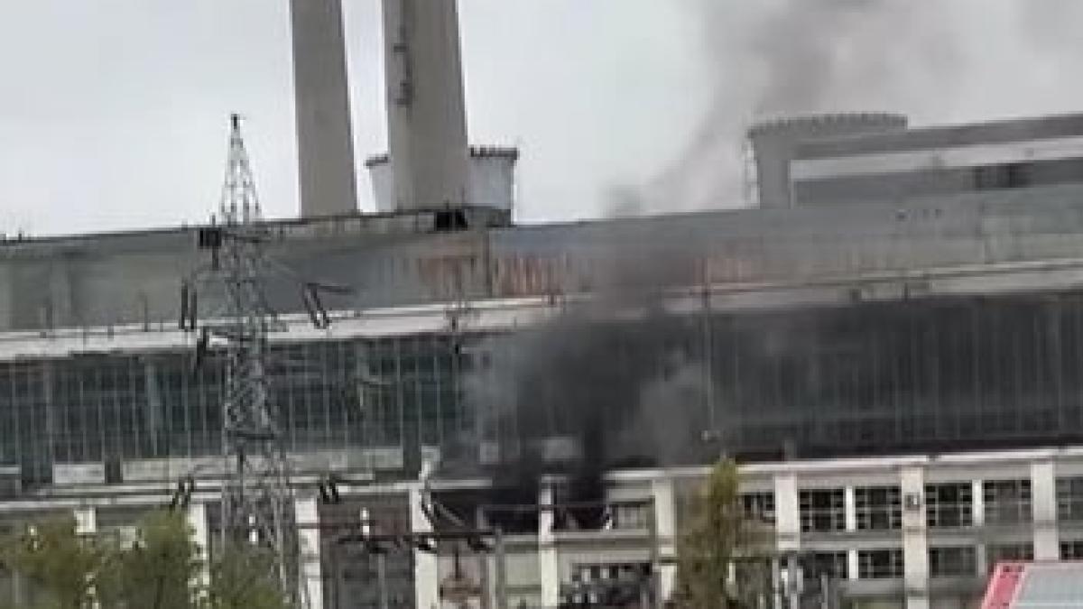 Incendiu major la CET Iași: Flăcările au cuprins o suprafață de 1.000 de metri pătrați într-o hală