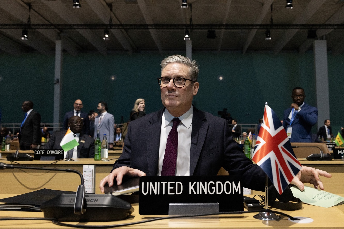 Londra a expulzat un cetățean român condamnat pentru incendierea proprietăților lui Keir Starmer