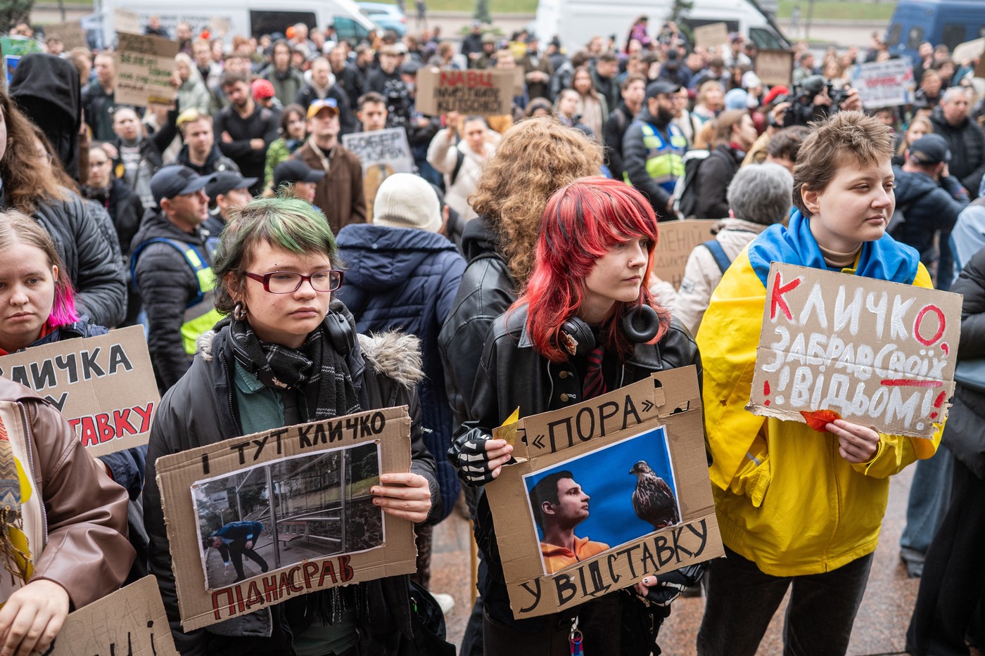 Proteste masive la Kiev: Sute de oameni cer demisia primarului Vitali Kliciko