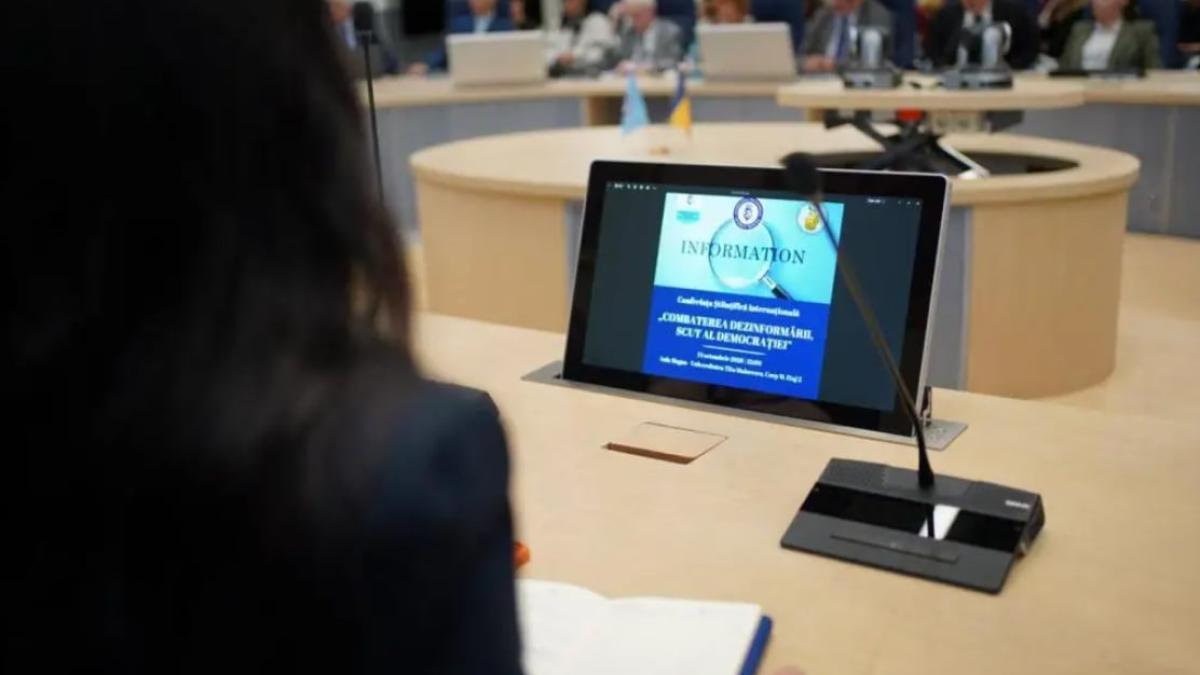 Rolul educației în combaterea dezinformării amplificate de inteligența artificială