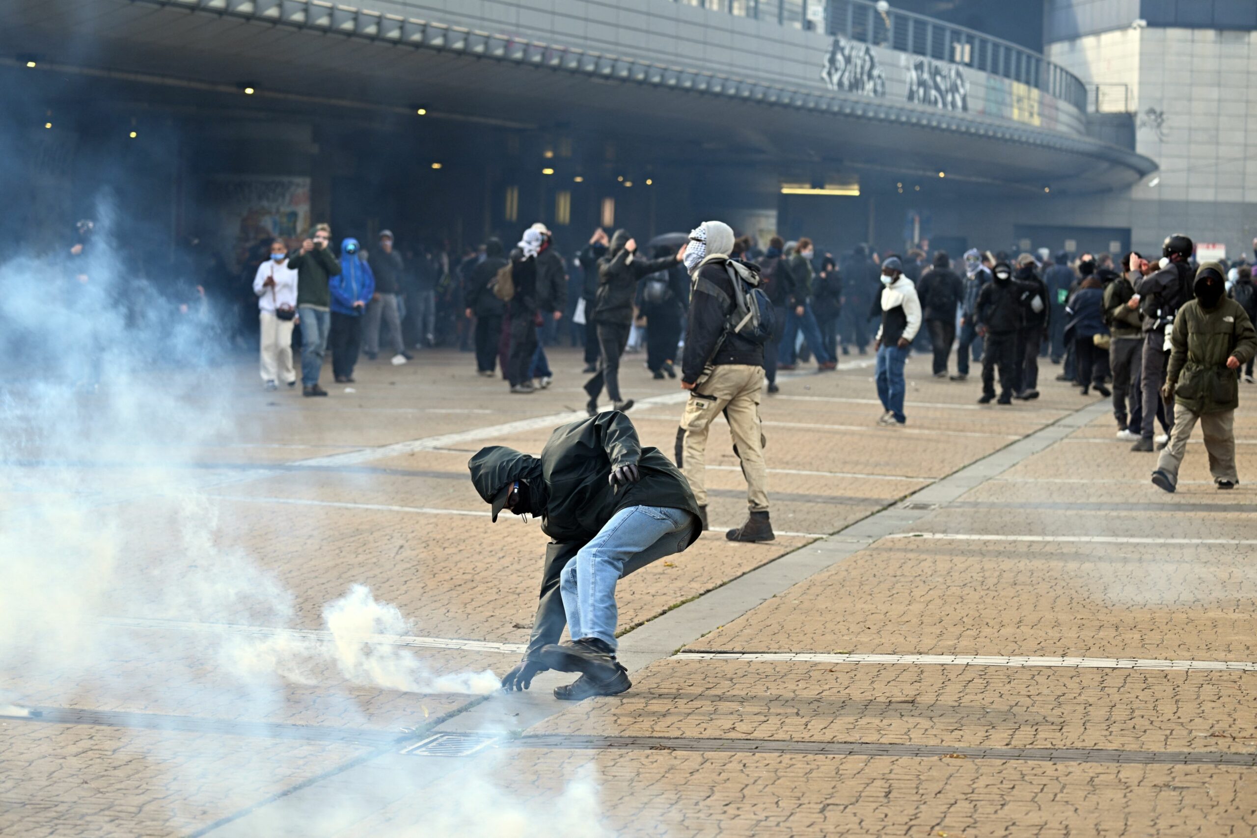 Proteste violente la Bruxelles: sute de studenți au manifestat împotriva costurilor ridicate ale educației