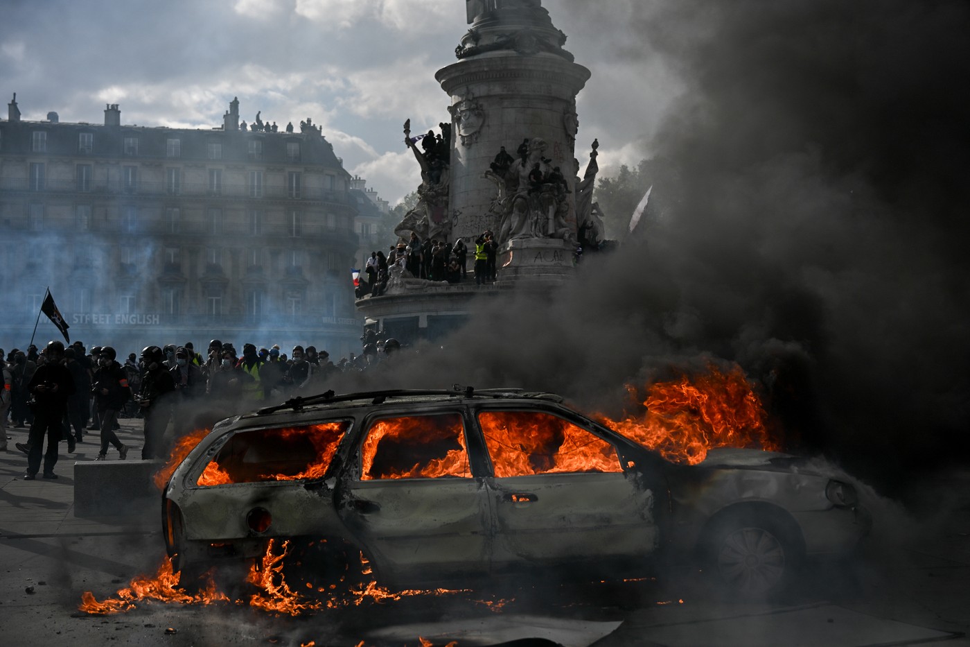 Violențe masive în Franța: Peste 1.200 de arestări și clădiri istorice incendiate în urma protestelor