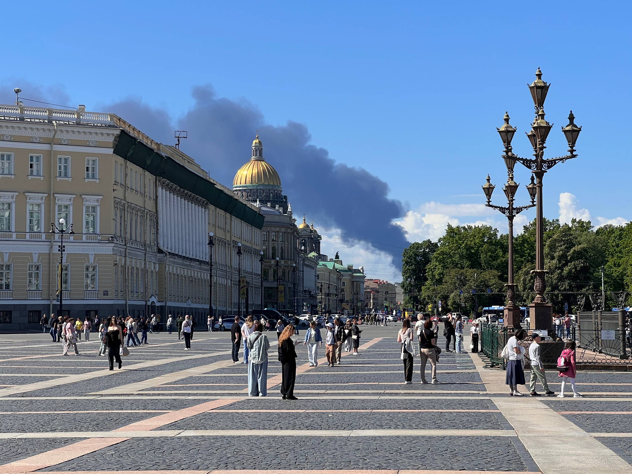 Atac masiv cu drone în Sankt Petersburg: incendiu la terminalul petrolier și întreruperi de energie