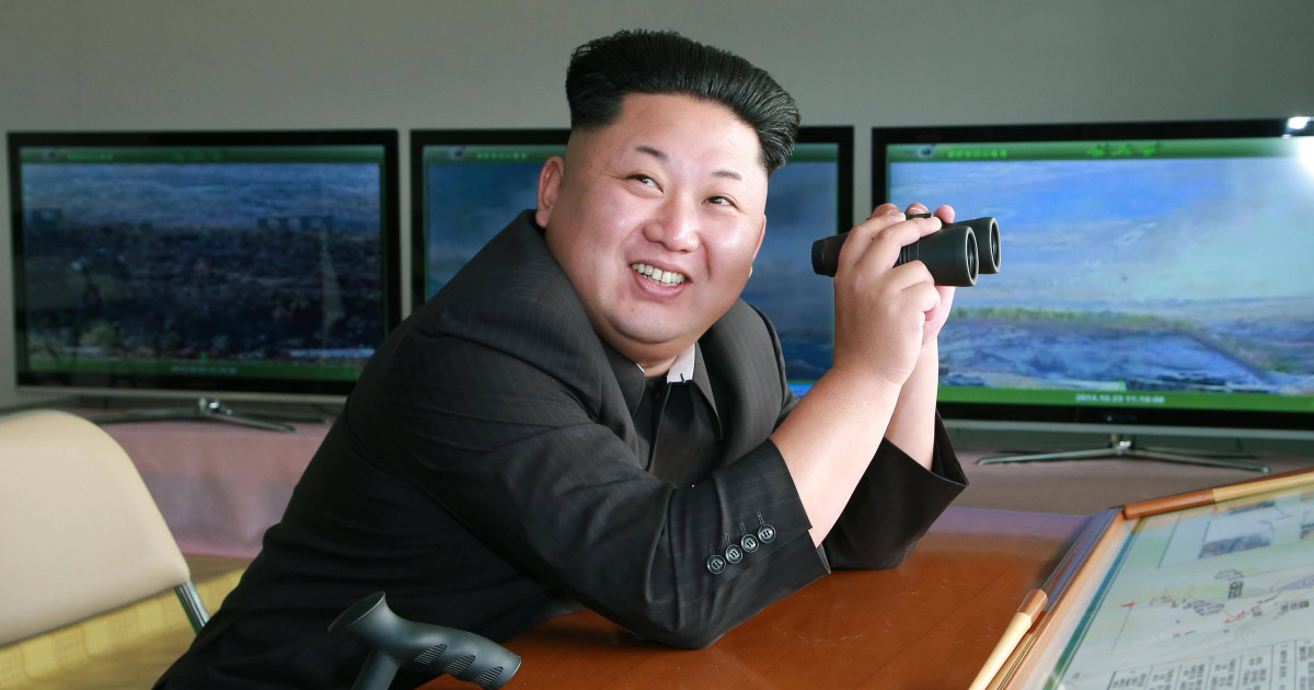Ambarcațiune de lux cu piscină și tobogane a fost surprinsă lângă vila lui Kim Jong Un