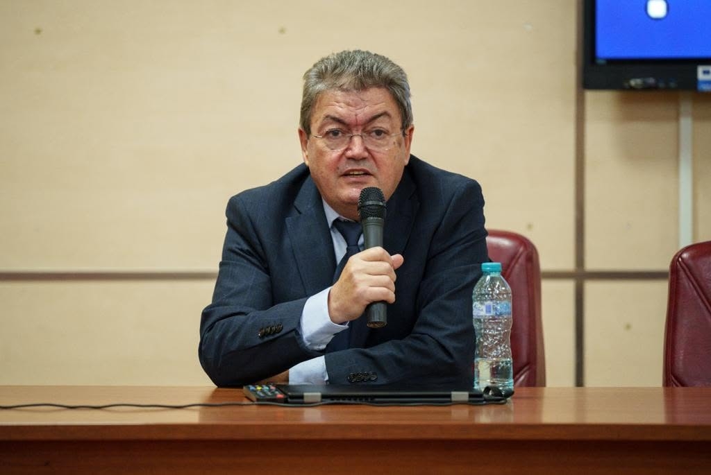 Rectorul Universității din București cere reforma sistemului de educație și limitarea influenței politice