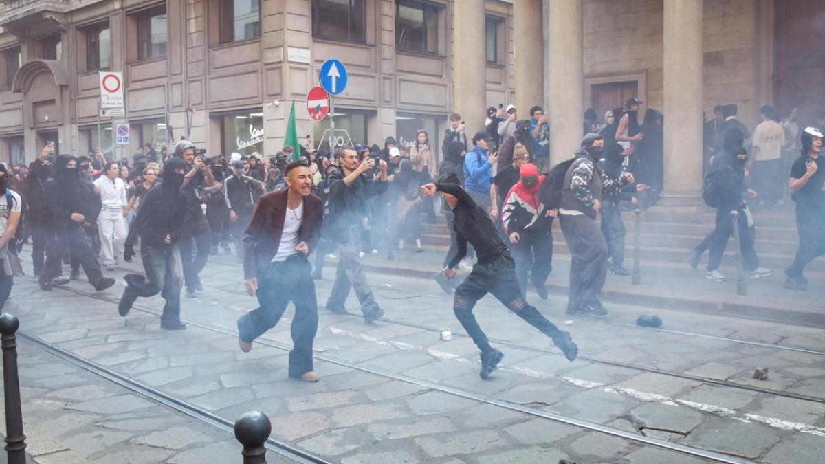Violențe masive în Milano: magazine jefuite, distrugeri și confruntări violente cu poliția