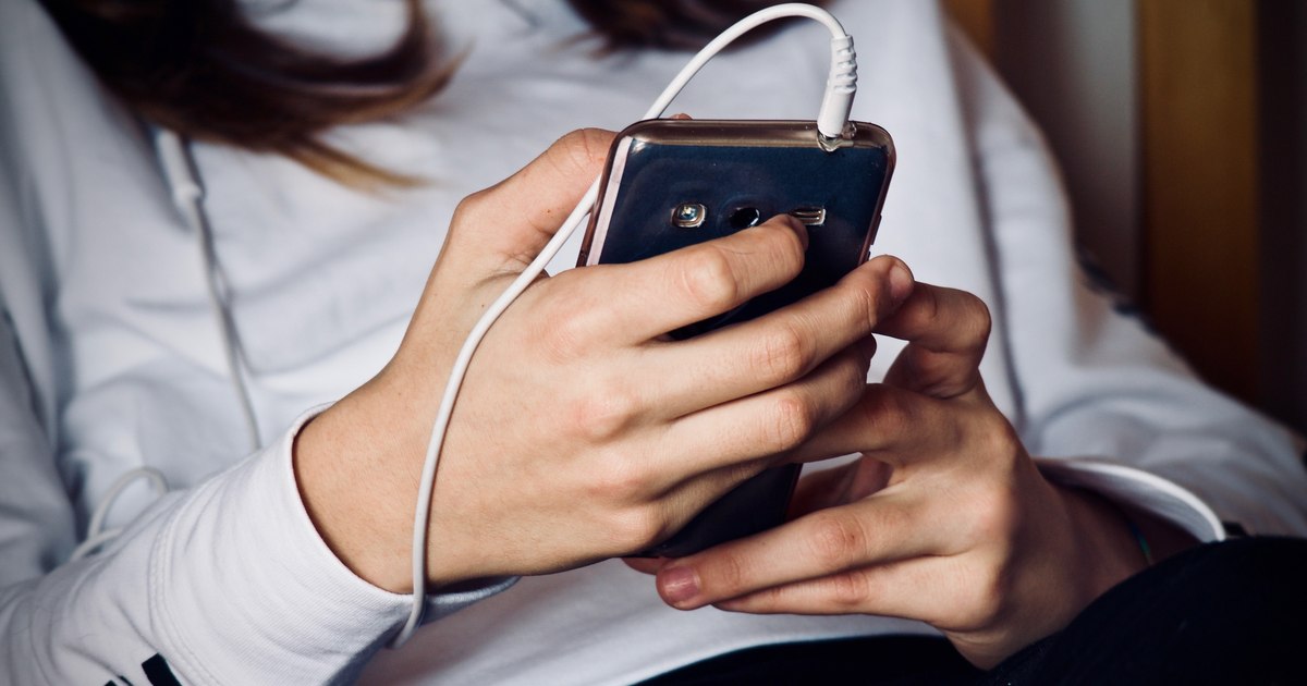 Atenție, părinți: Jocurile gratuite de pe telefon pot genera cheltuieli de mii de euro