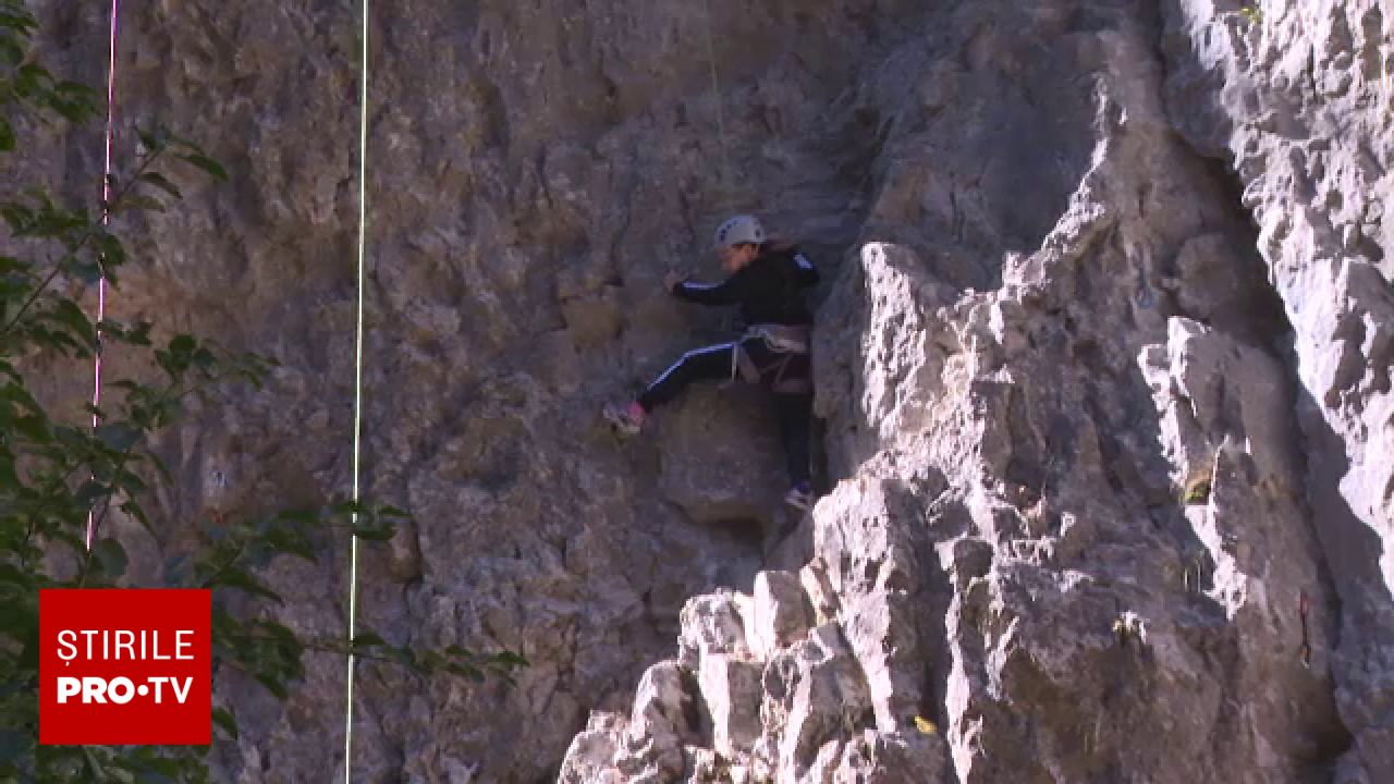 Micii aventurieri au învățat escalada în Cheile Sohodolului sub îndrumarea salvamontiștilor
