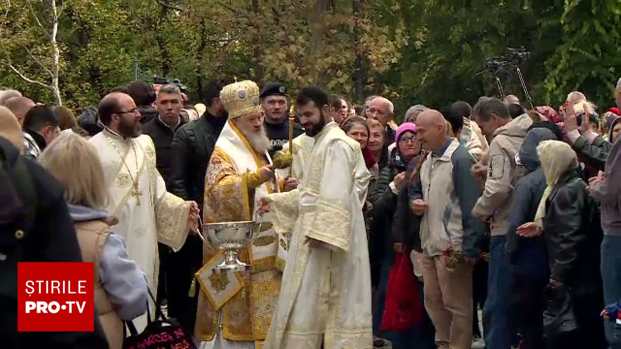 Pelerinajul de Sfântul Dumitru a început pe Dealul Mitropoliei. Peste 1.000 de credincioși s-au închinat