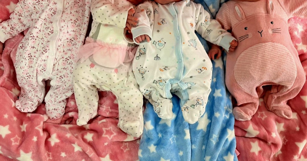 Cvadrupleți născuți la 750 de grame pleacă acasă după trei luni de luptă pentru viață în Brașov
