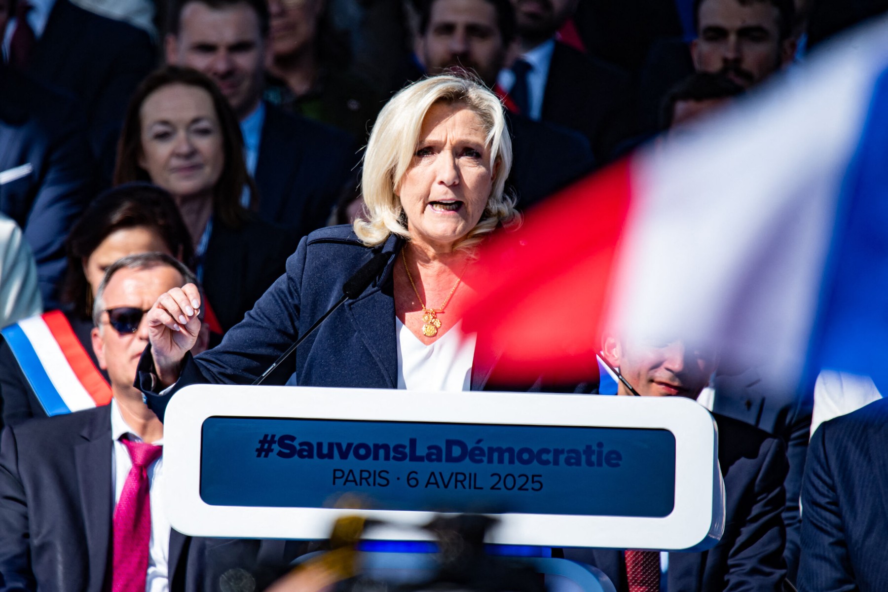 Marine Le Pen susține că Franța nu mai poate susține financiar Ucraina în aceeași măsură
