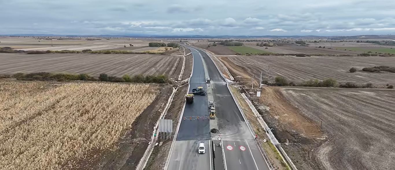 Autostrada A3, tronsonul Chiribiș – Biharia: Începe turnarea stratului de uzură pe segmentul de 28,5 km