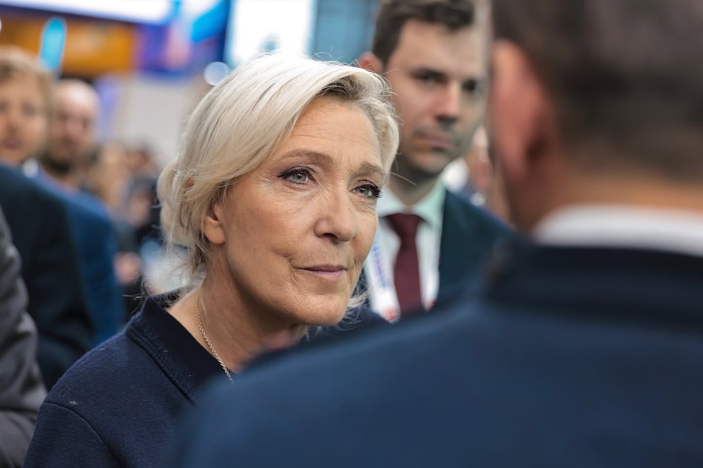 Sondaj alarmant în Franța: 20% dintre musulmani vor să părăsească țara în cazul unei victorii a lui Marine Le Pen
