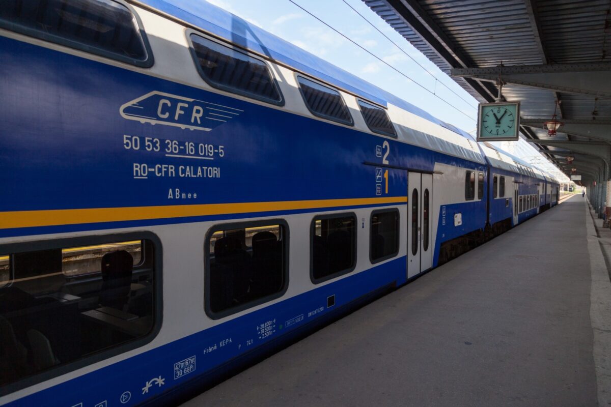 Modificări în circulația trenurilor în noaptea trecerii la ora de iarnă, anunță CFR Călători