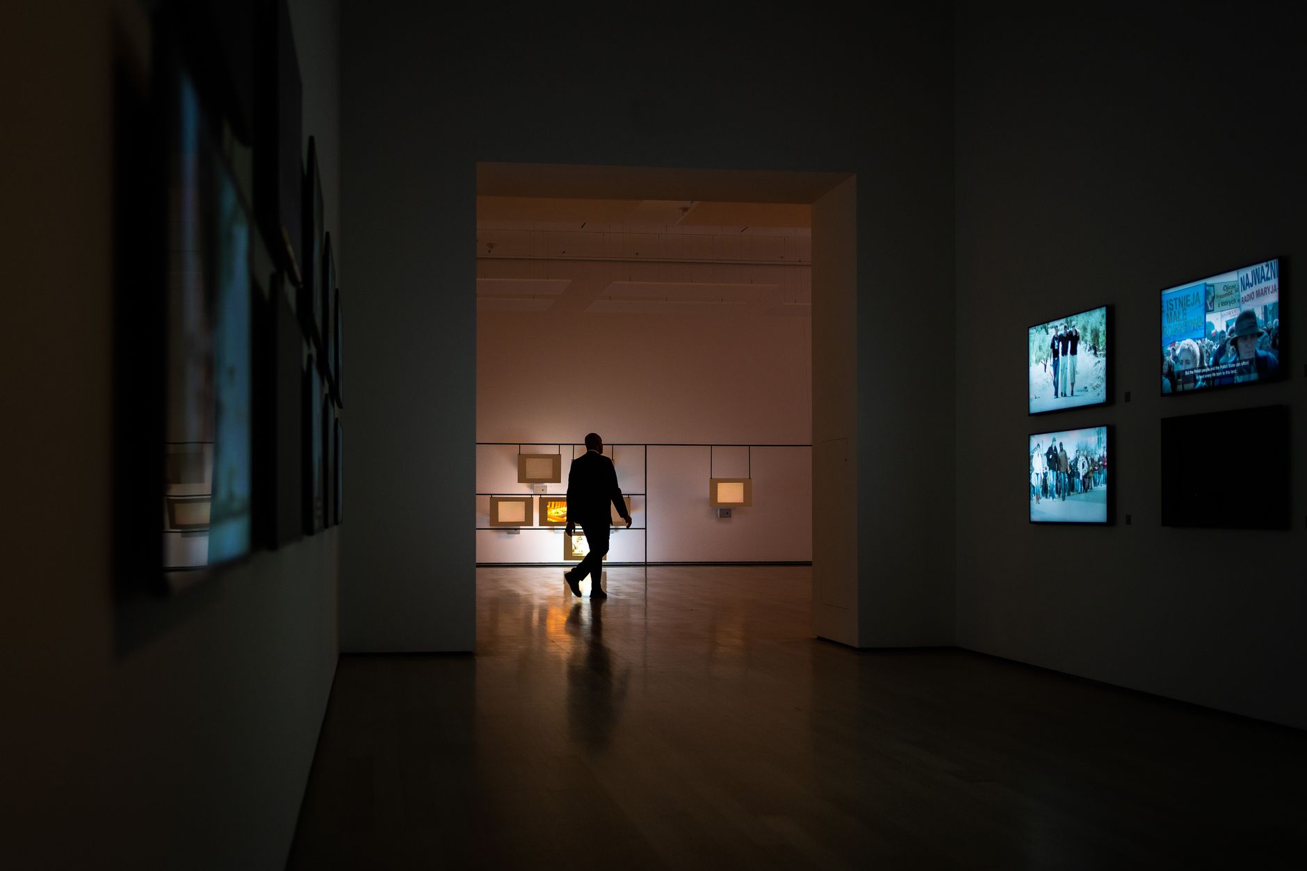Expoziția (CON) – FUZIUNE la Galeria Romană: dialog între Gabriela Prosszer și Alex Ivanov