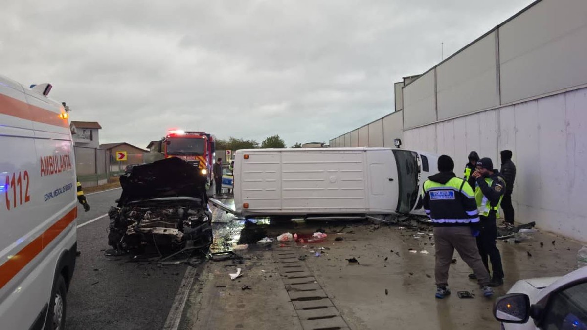 Accident grav pe DN22 în Constanța: microbuzul condus de un srilankez a intrat pe contrasens