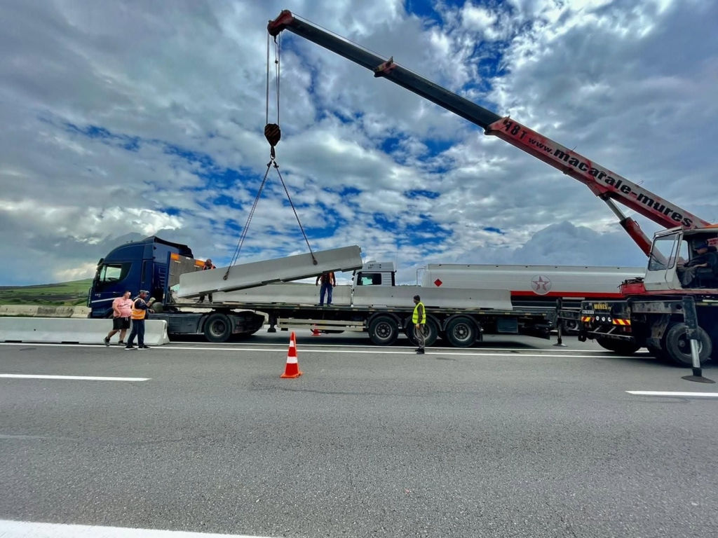 Închiderea circulației pe DN1 în Prahova pentru montarea unei pasarele pietonale