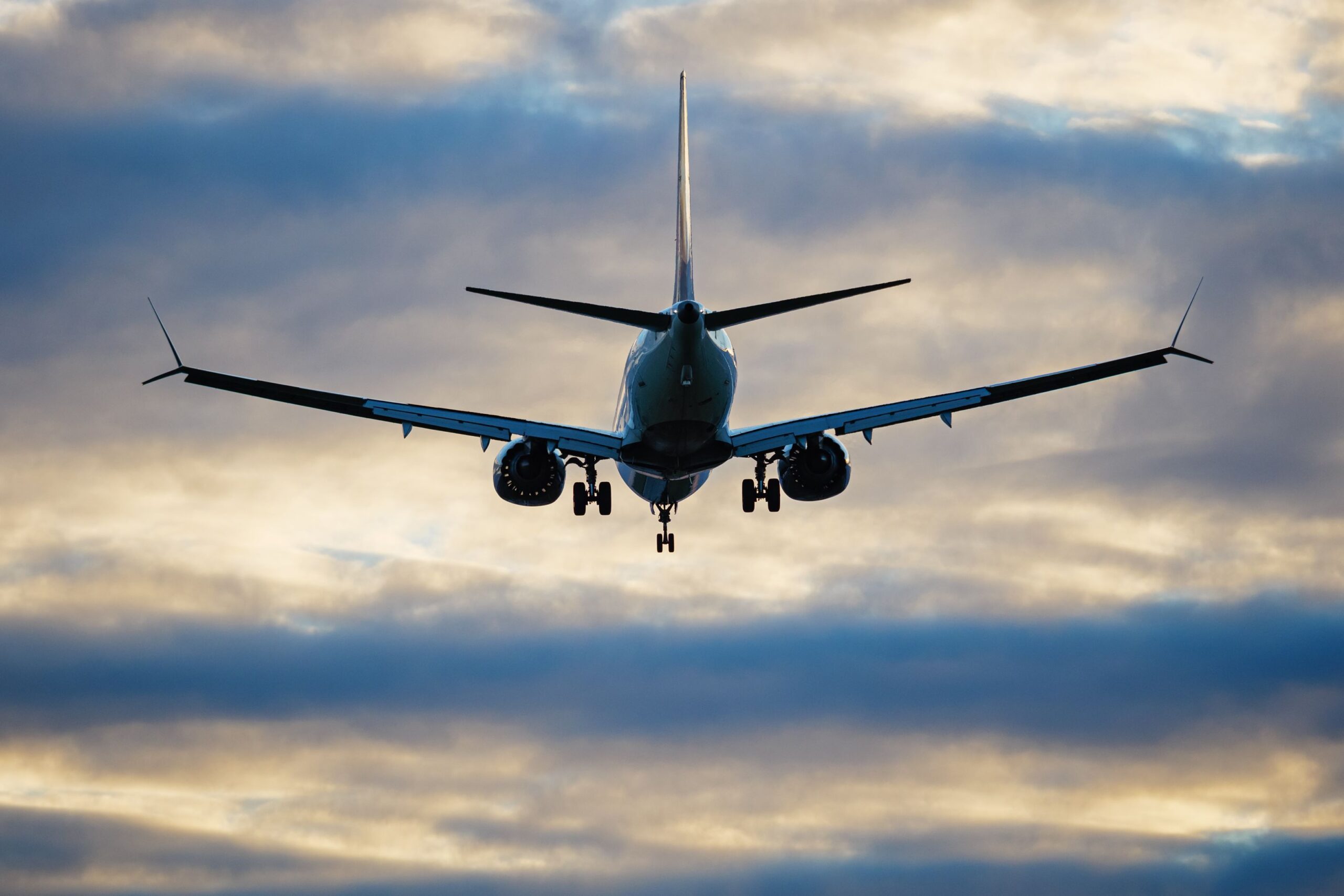 Panică la bordul unui Boeing 737 în Iran: Plafonul cabinei s-a prăbușit în urma unei aterizări de urgență