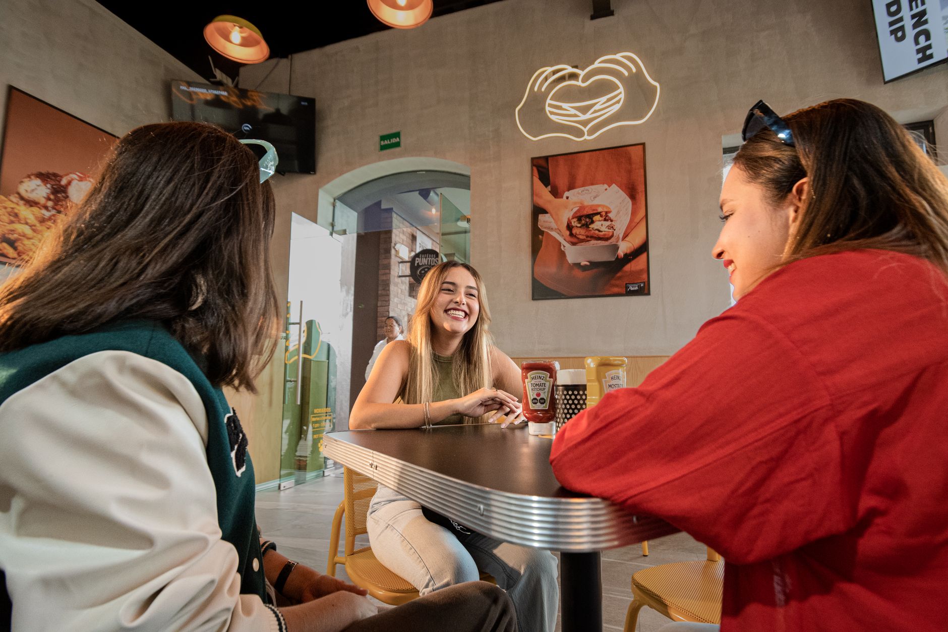 Lanțul de restaurante Popeyes își extinde prezența în România, deschizând o nouă unitate în Galați