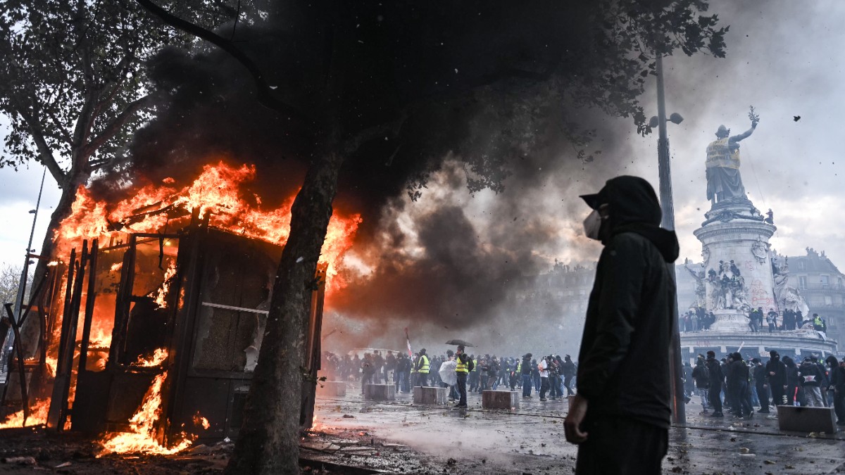 Franța impune restricții de circulație după protestele violente din weekend