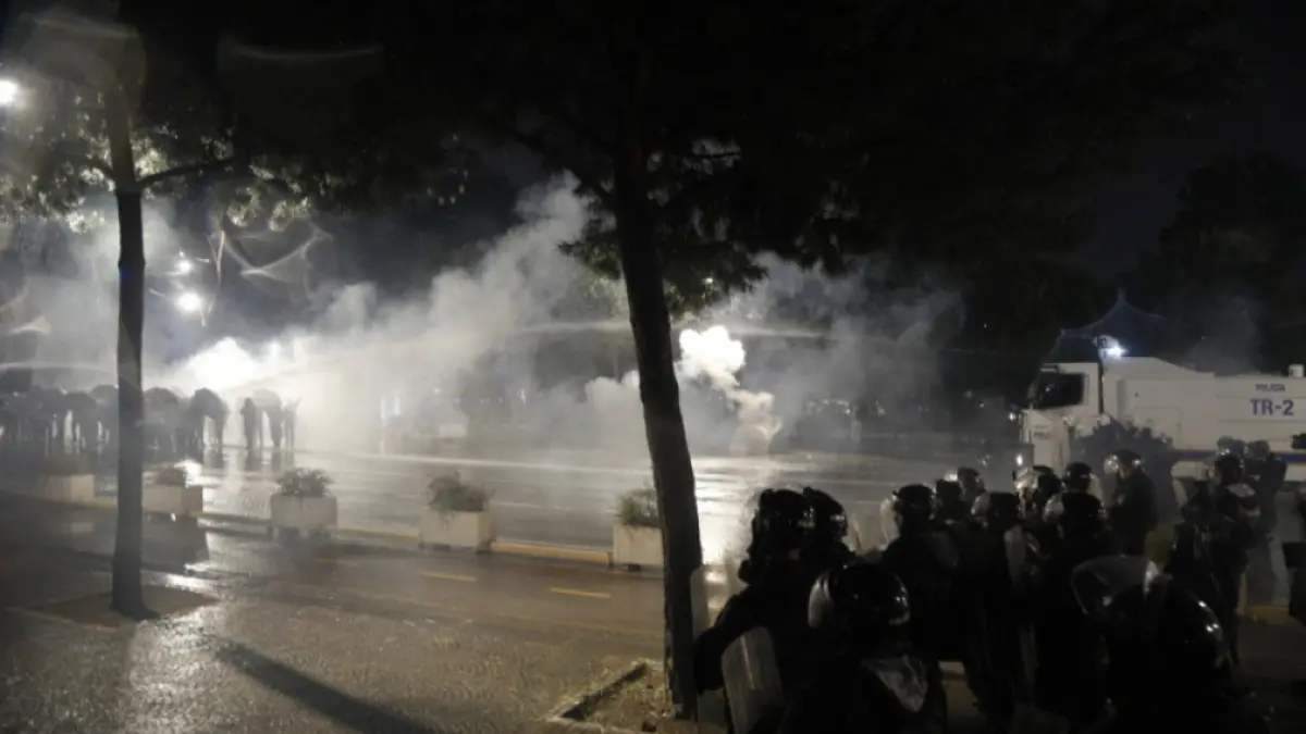 Albania, în pragul unei crize majore: a șaptea zi de proteste violente în Tirana