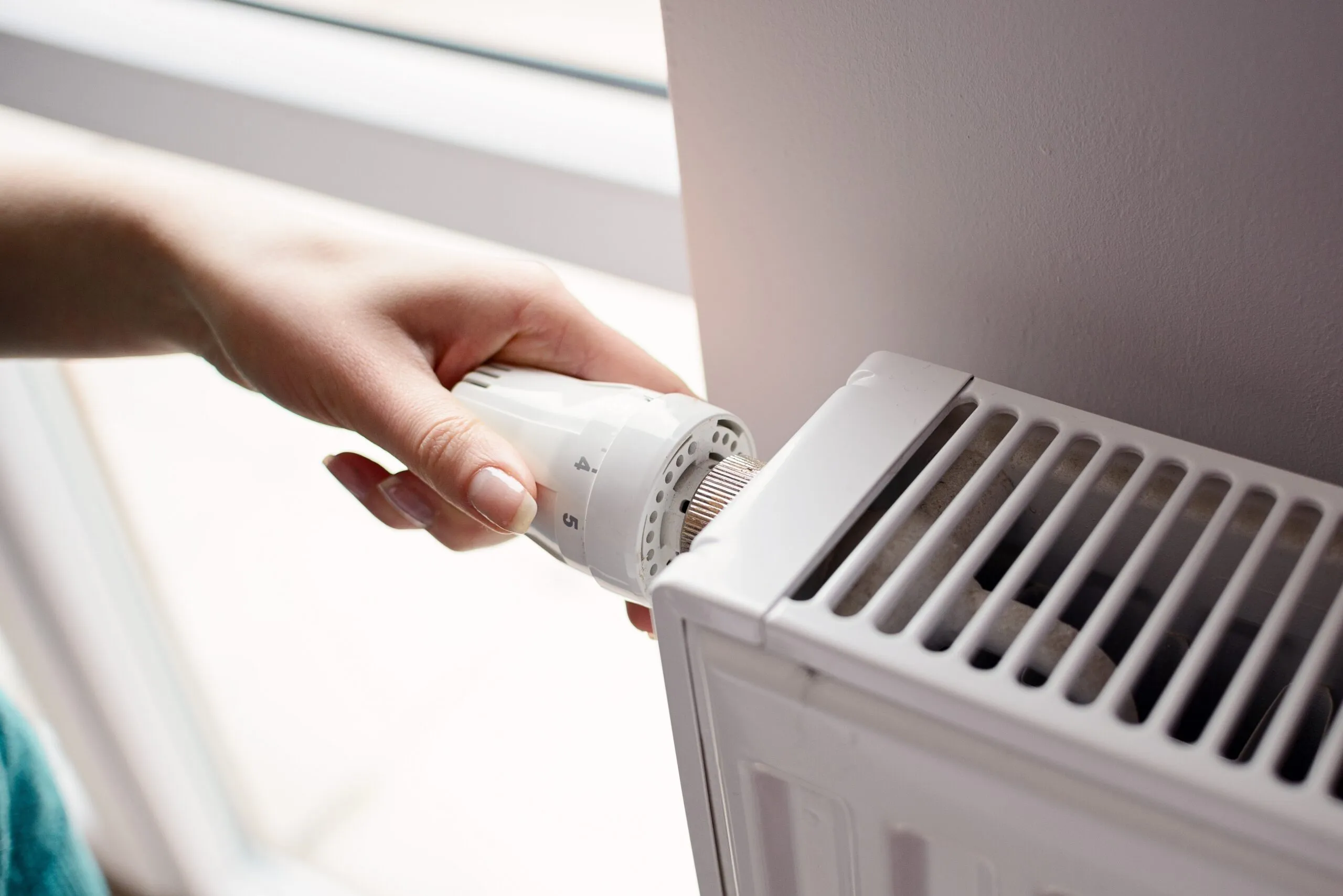 Impactul temperaturii asupra facturii de încălzire: cât poți economisi prin reglarea termostatului