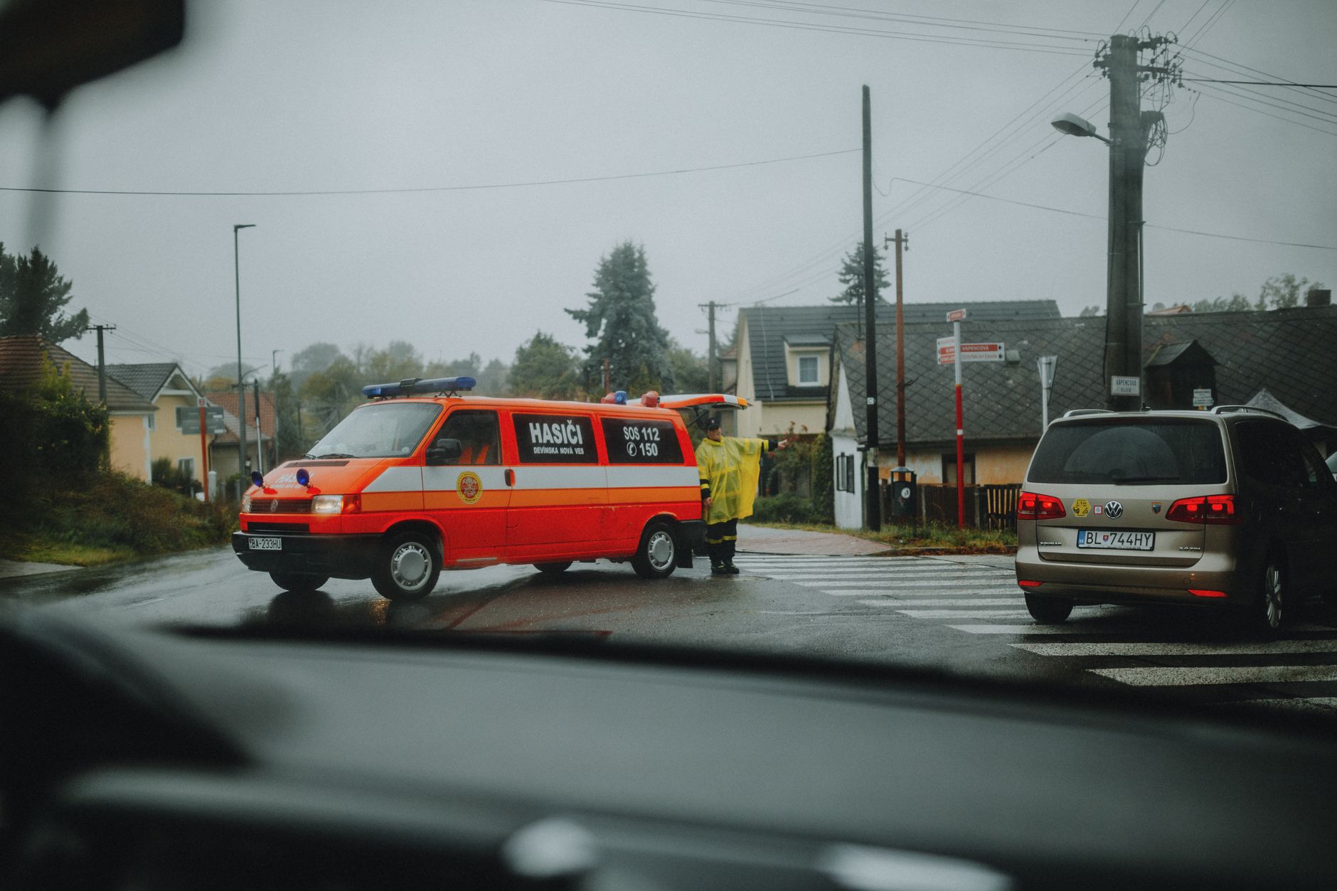 Incendiu la o mașină pe Calea Vitan, în București. Traficul a fost afectat de intervenția echipajelor