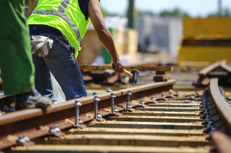 CFR lansează licitația pentru întreținerea căilor ferate: peste 4 miliarde de lei pentru eliminarea restricțiilor de viteză