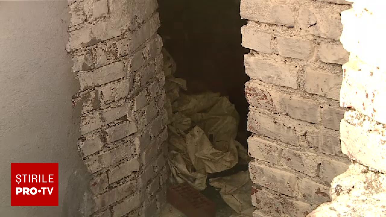 Descoperire macabră într-un cimitir din Slatina: au fost găsite rămășițe umane într-o groapă comună